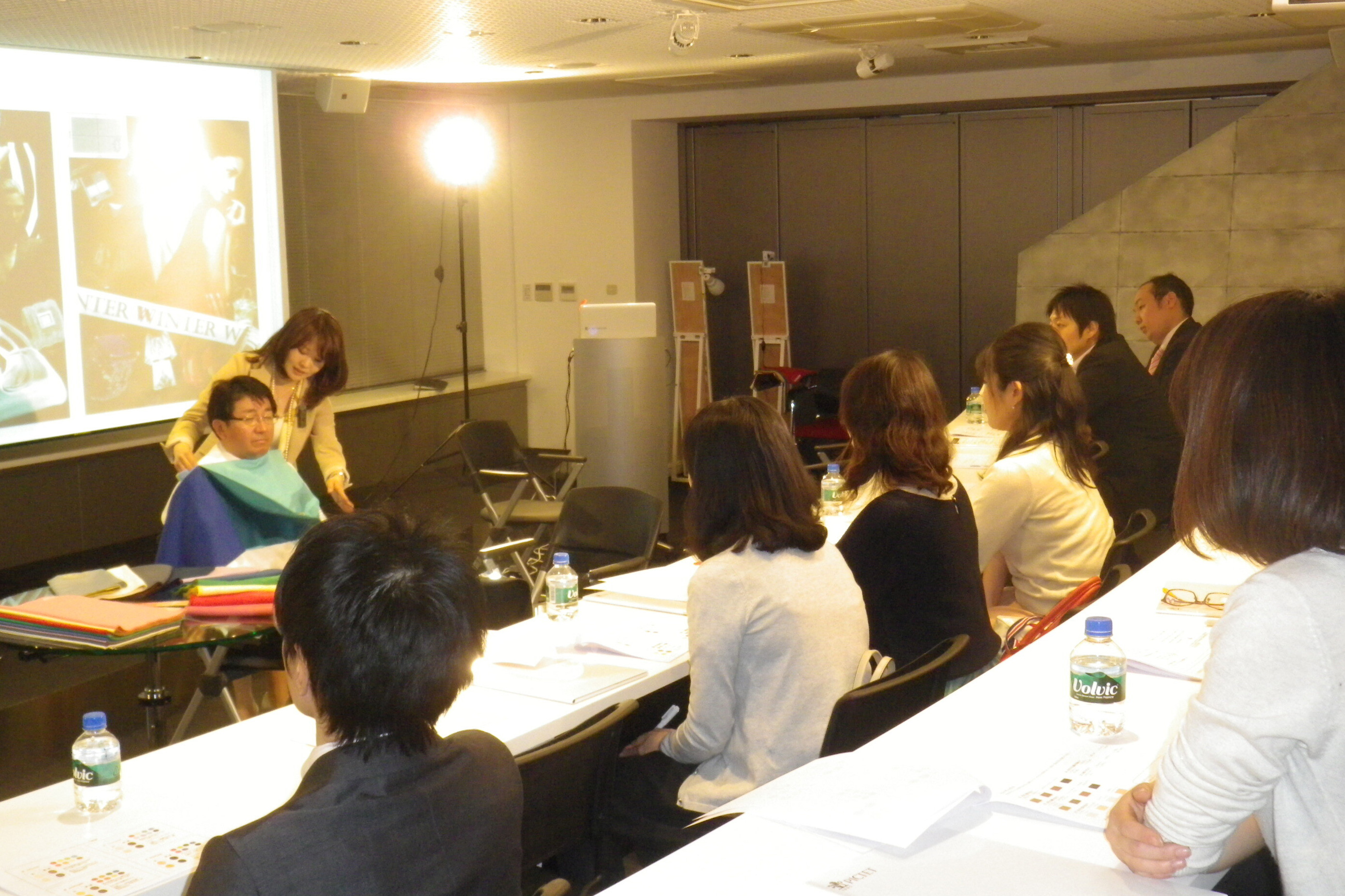 ビジネスに生かすパーソナルカラーセミナー風景