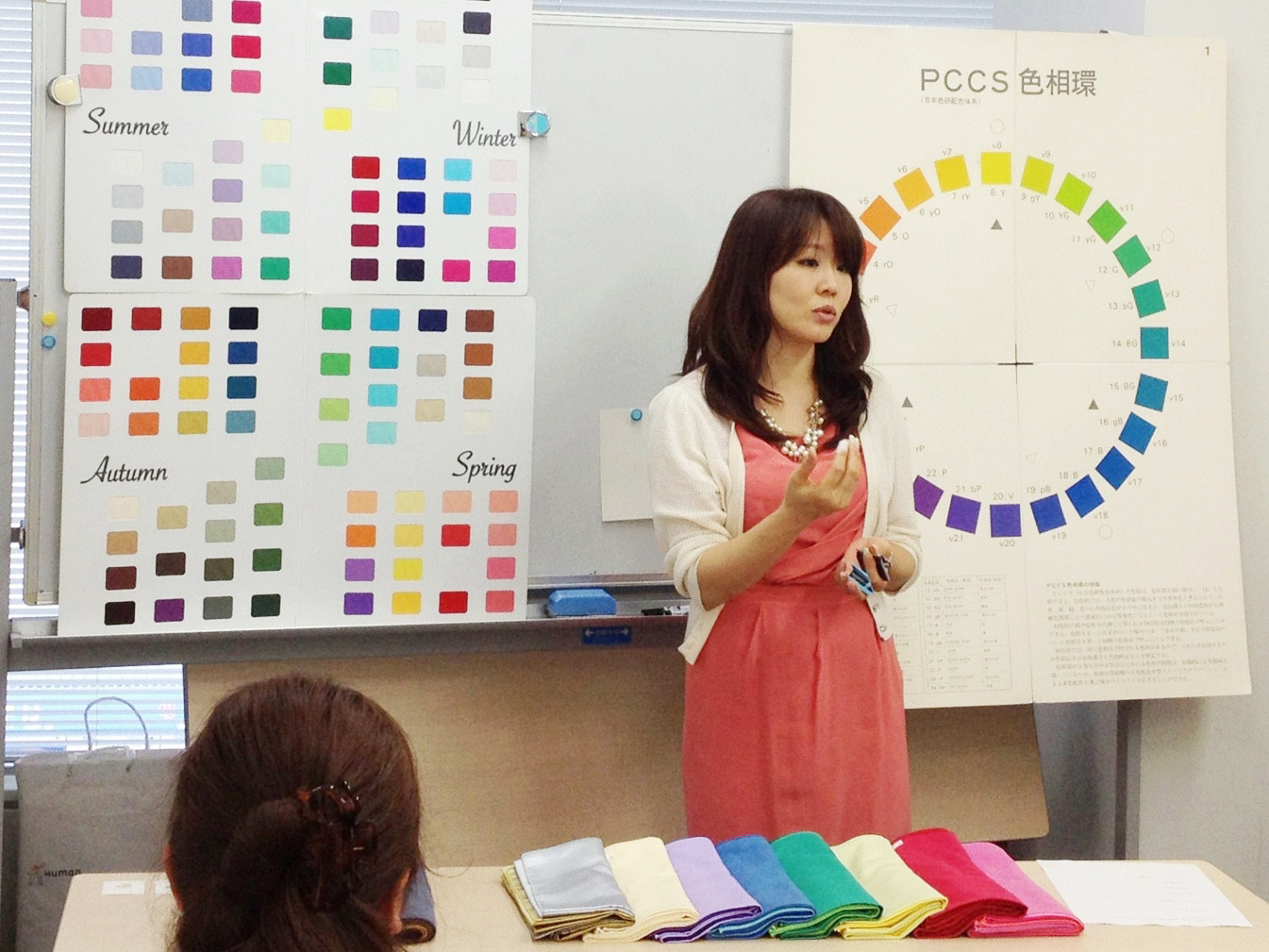 「第一印象アップのポイント」 就活のためのパーソナルカラーセミナー風景