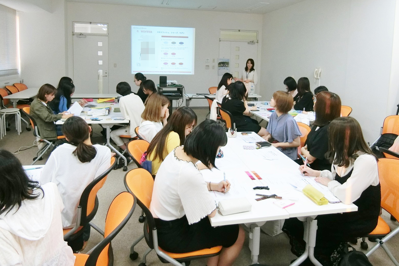女子大学パーソナルカラー講座 教室