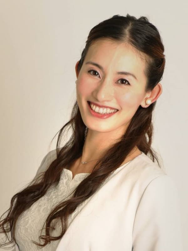 ルミエール・アカデミー　立ち居振る舞いレッスン講師　柳 真依